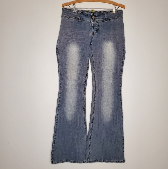 Dollhouse Distressed Bootleg Jeans with Lighter Tone Stonewash - Picture 5 of 10